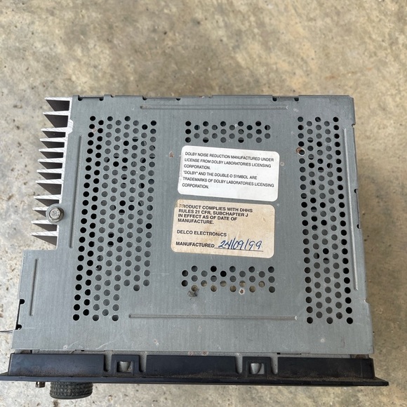 01 Oldsmobile Bravada AM FM CD cassette radio receiver Part No 09376173 - Picture 5 of 8